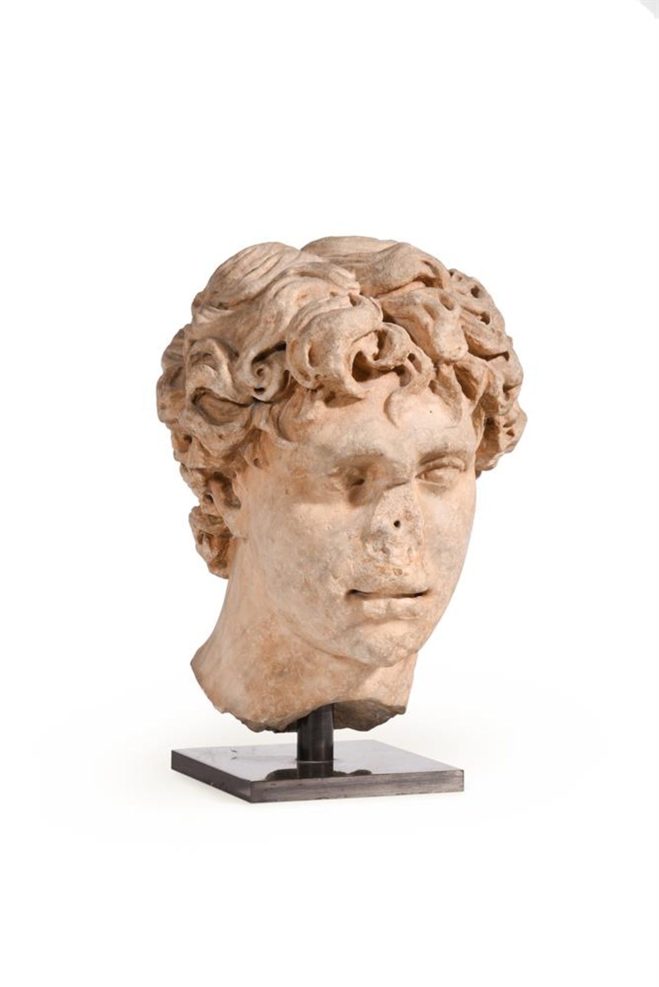 A ROMAN WHITE MARBLE PORTRAIT HEAD OF A YOUNG MAN, 2ND CENTURY A.D. - Bild 2 aus 3
