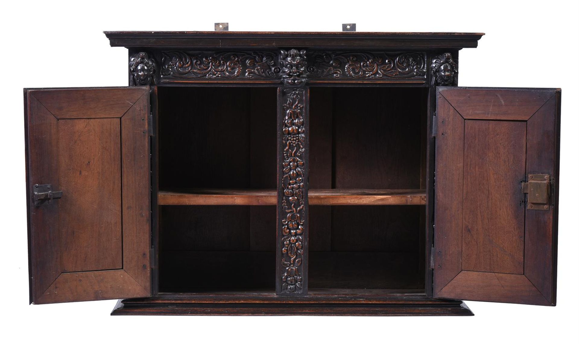 A FRENCH CARVED WALNUT CABINET, 16TH OR 17TH CENTURY - Bild 3 aus 3