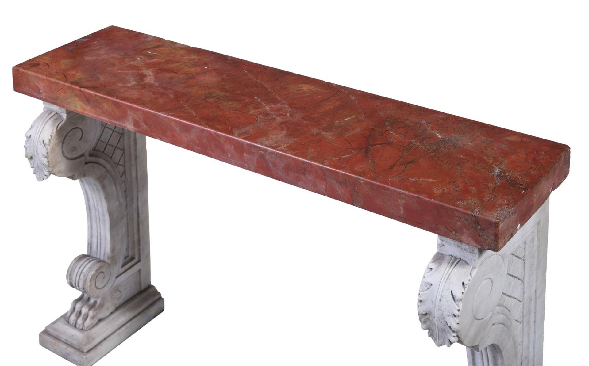 AN ITALIAN SMALL RED AND WHITE CARRARA MARBLE BENCH, 19TH CENTURY - Bild 2 aus 3