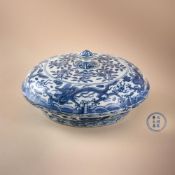 A Chinese blue and white 'Dragons' box and cover