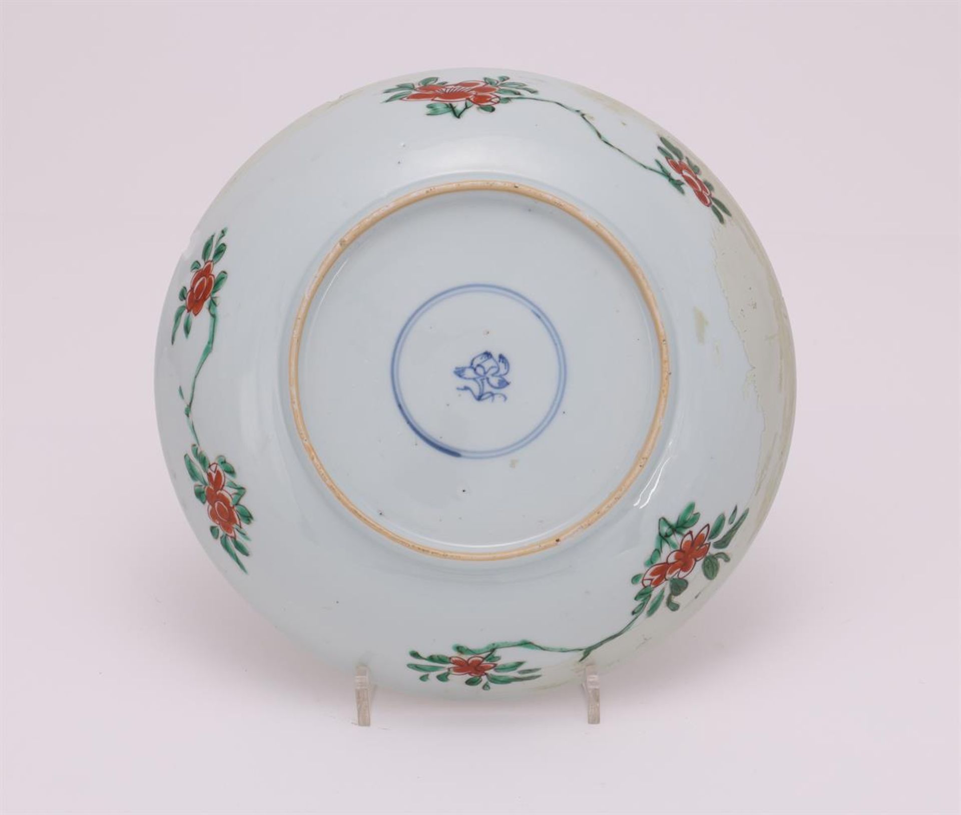 A Chinese Famille Verte 'Pine Tree' dish - Bild 3 aus 3