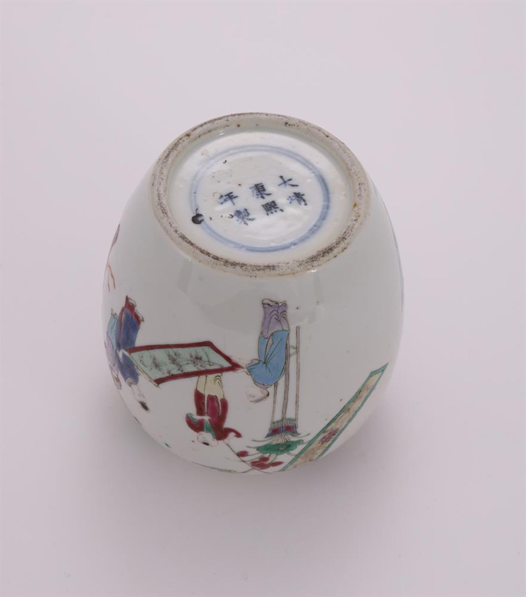 A Chinese Famille Rose jar - Bild 4 aus 4