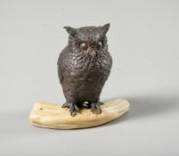 A Japanese bronze model of an owl