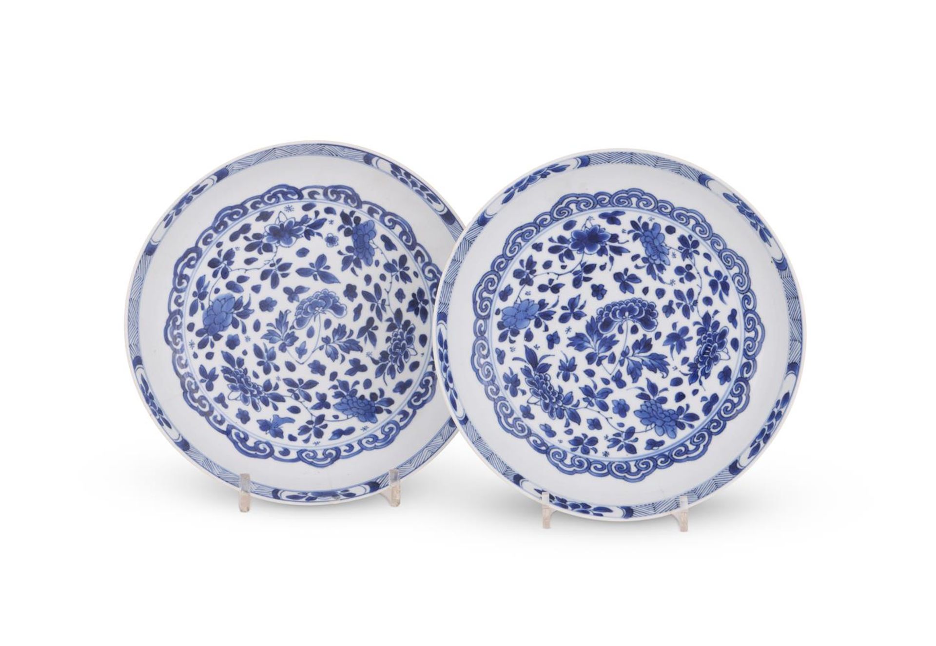 A pair of Chinese blue and white dishes