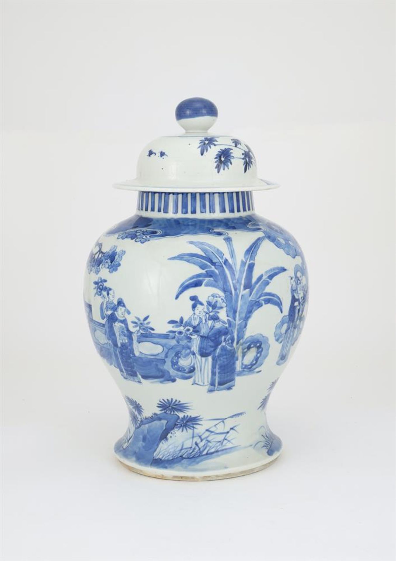A Chinese blue and white vase and cover - Bild 3 aus 7