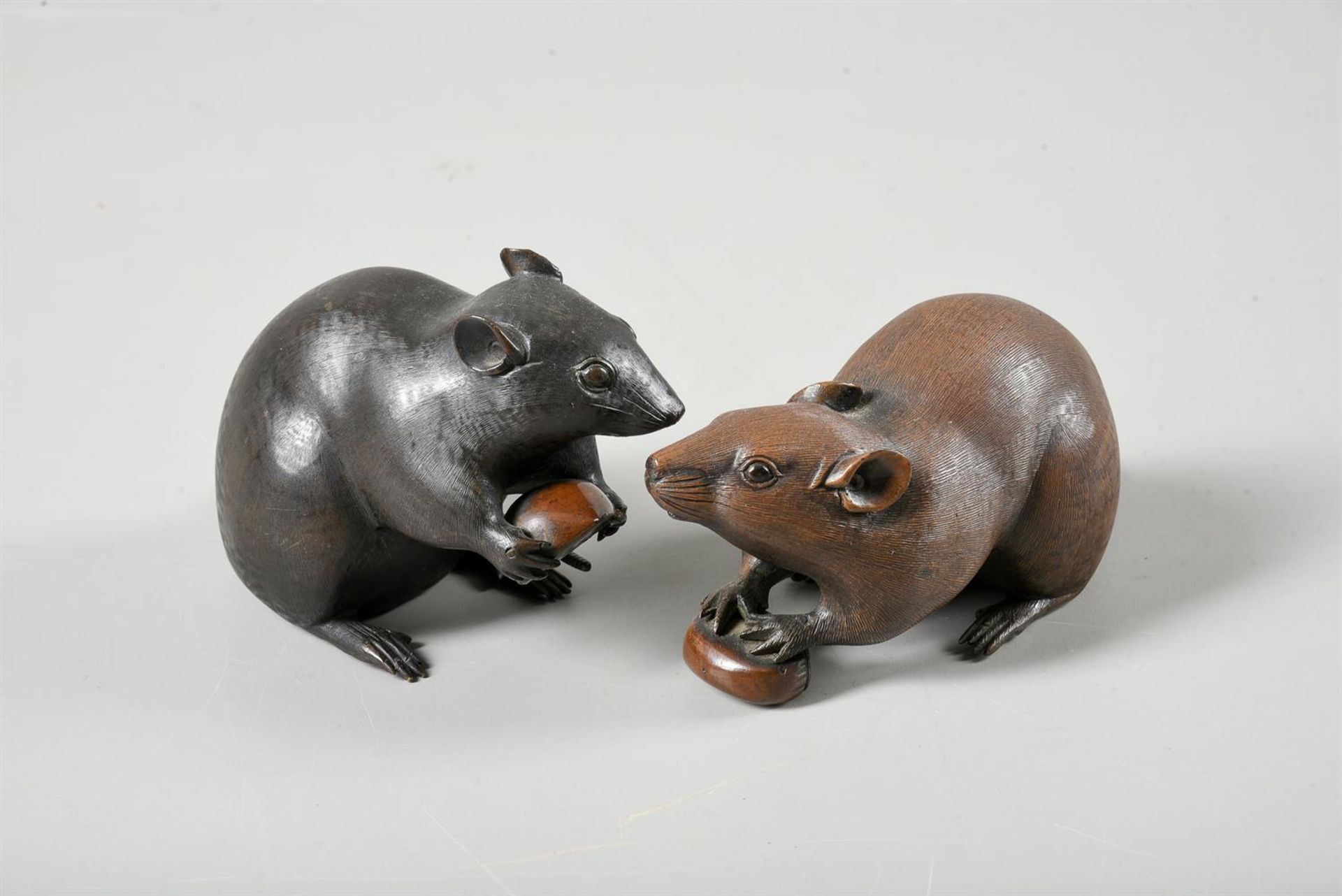 A Japanese bronze of a rat - Image 2 of 4
