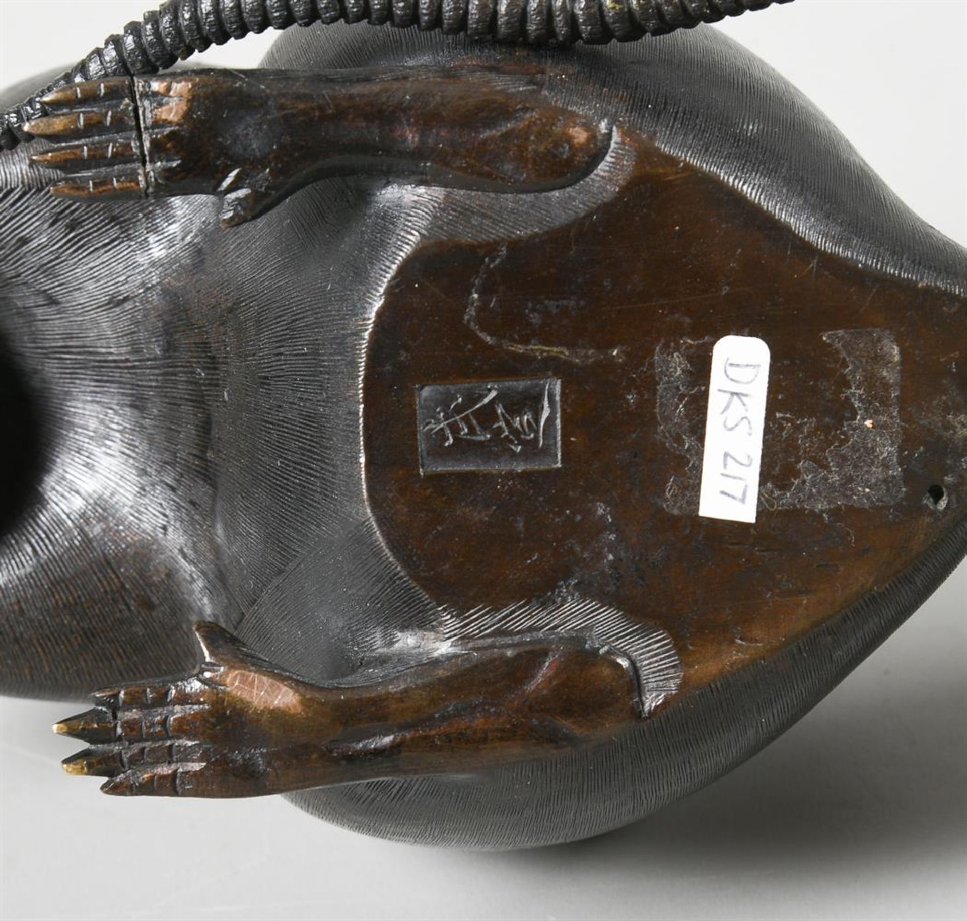 A Japanese bronze of a rat - Image 3 of 4