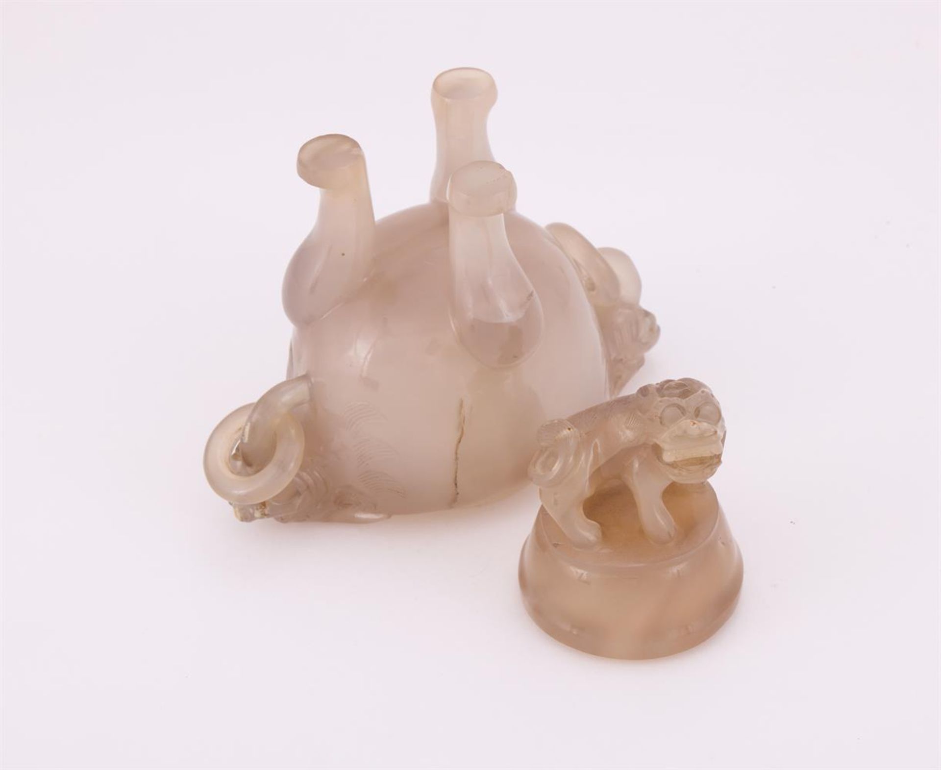 A Chinese agate 'Lotus' washer and an agate tripod censer and a agate teapot - Bild 8 aus 8