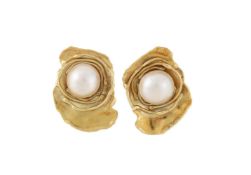 JANE WATLING, A PAIR OF 18 CARAT GOLD MABÉ PEARL EAR CLIPS, LONDON 1991