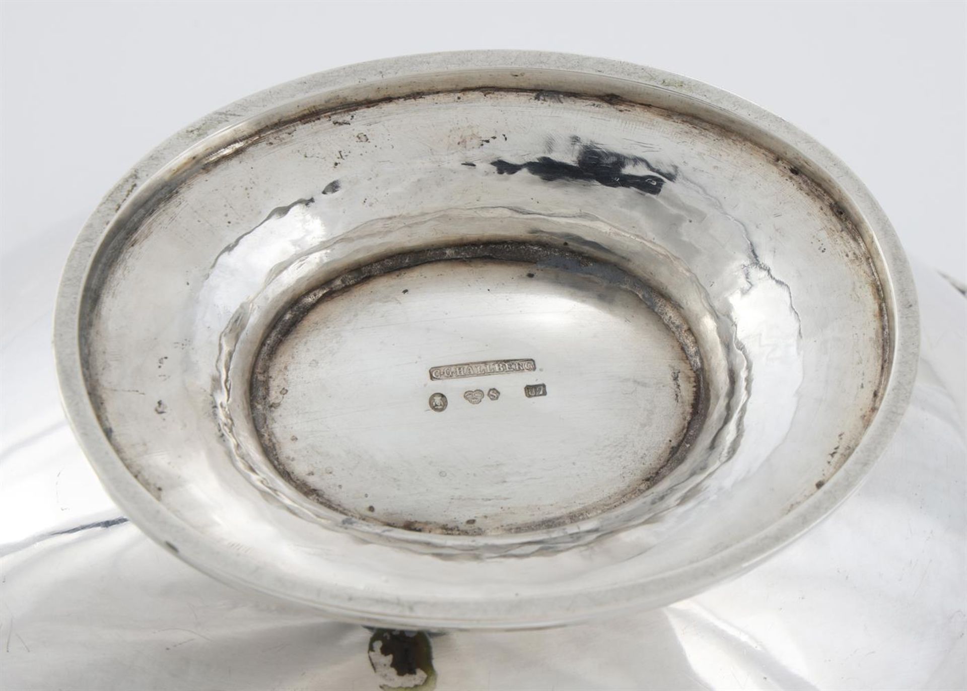 A MATCHED PAIR OF SWEDISH SILVER OVAL SAUCE TUREENS AND COVERS - Image 3 of 3