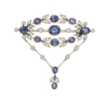 AN EDWARDIAN DIAMOND AND SAPPHIRE GARLAND BROOCH, CIRCA 1910