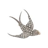 AN EARLY 20TH CENTURY DIAMOND SET SWALLOW BROOCH