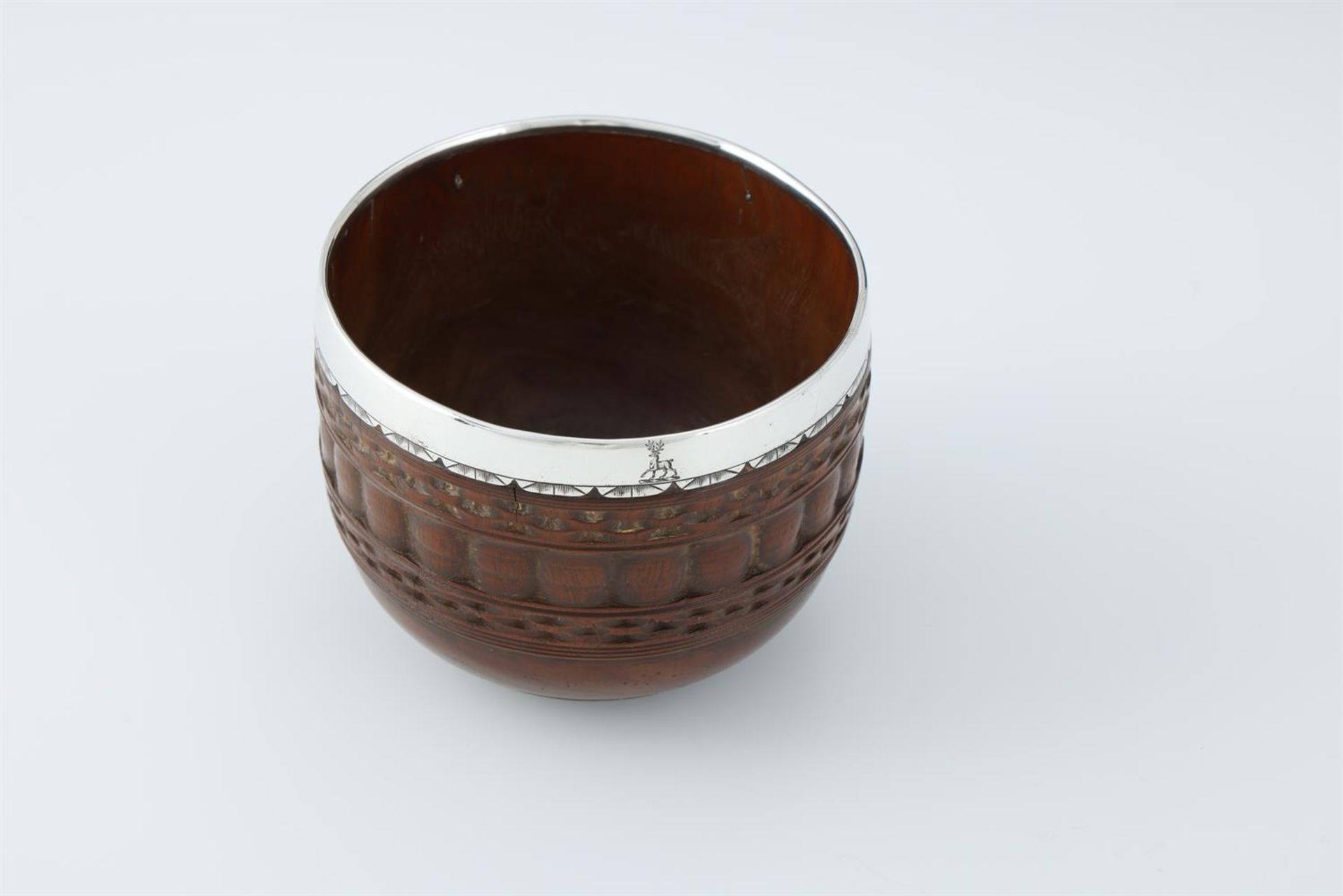 A SILVER MOUNTED LIGNUM VITAE DIPPER CUP - Image 3 of 4