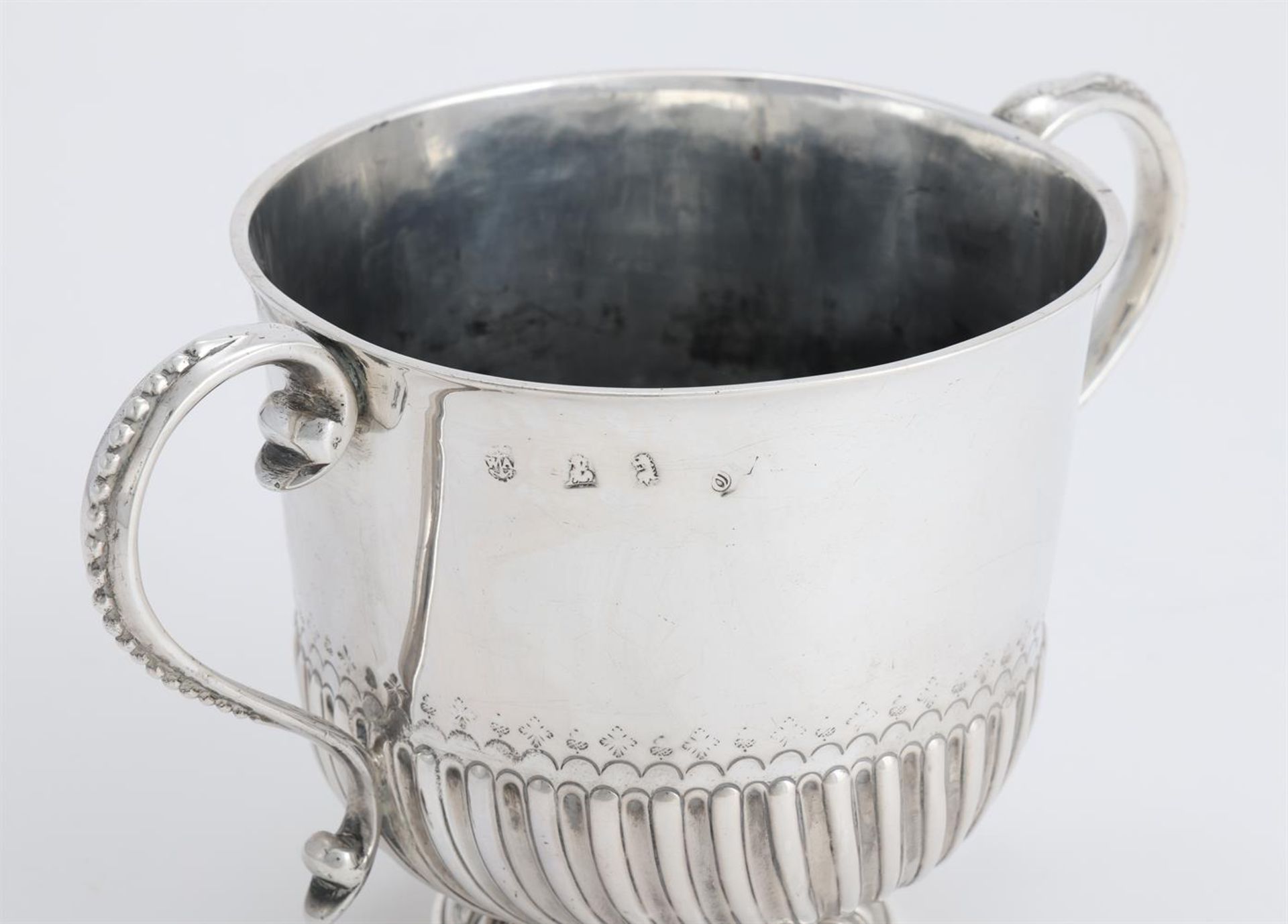 A WILLIAM III SILVER TWIN HANDLED PORRINGER - Image 2 of 2