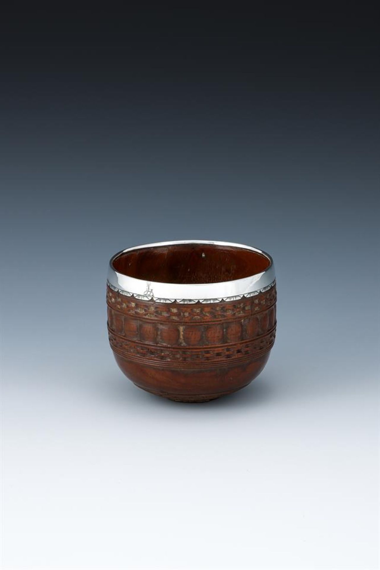 A SILVER MOUNTED LIGNUM VITAE DIPPER CUP - Image 2 of 4