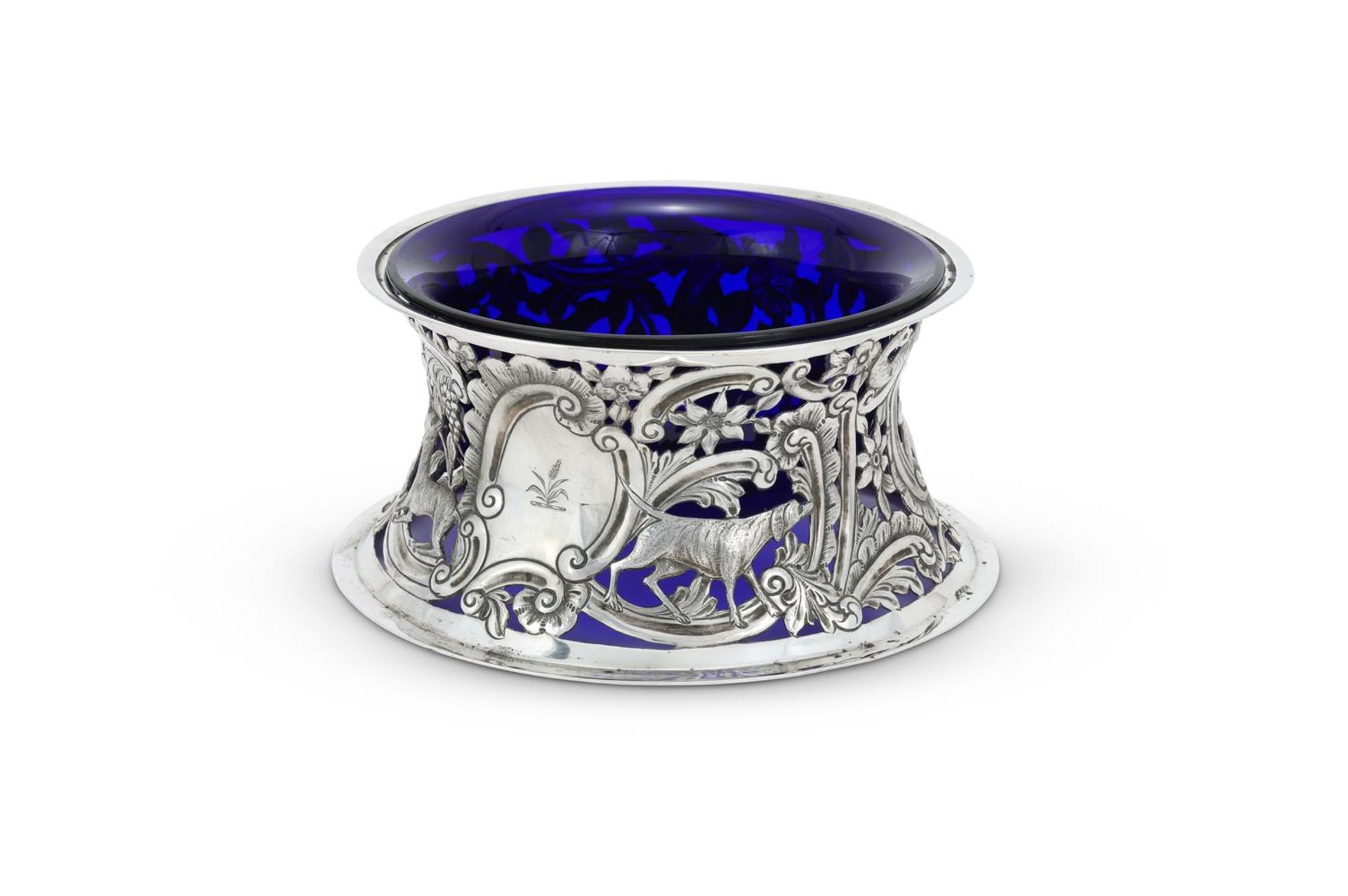 AN EDWARDIAN IRISH SILVER DISH RING