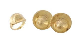 MAPAMENOS NATEPAS, A GREEK GOLD COLOURED RING AND EARRING SUITE