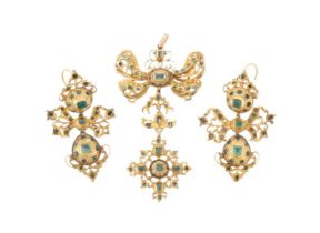 A PAIR OF MID 18TH CENTURY IBERIAN EMERALD EAR PENDANTS AND A BERYL PENDANT, CIRCA 1760