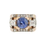 A 1940S SAPPHIRE AND DIAMOND DRESS RING