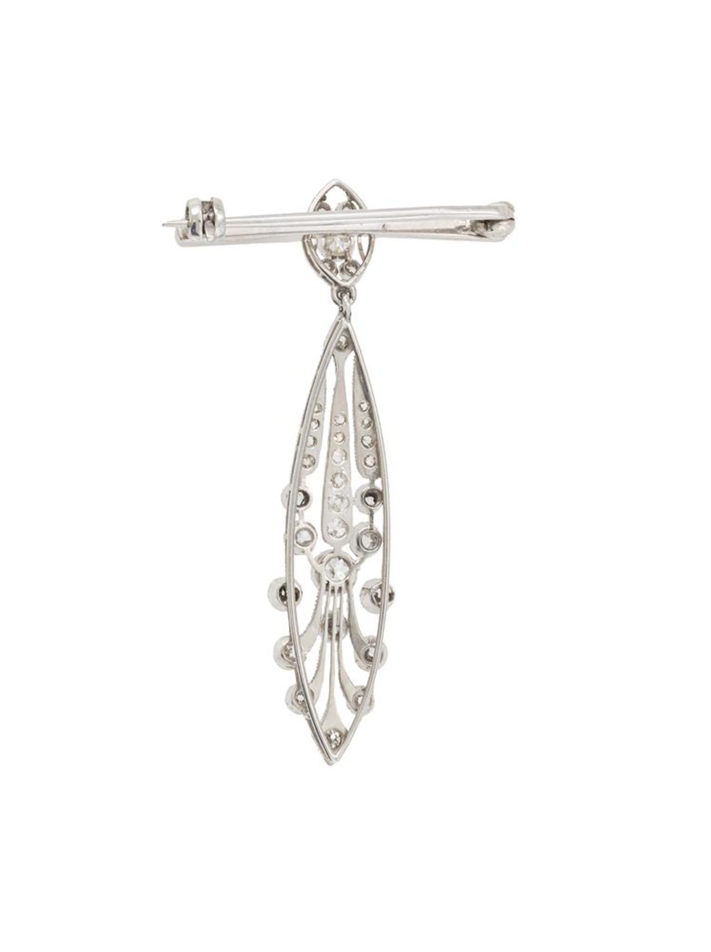 AN EARLY 20TH CENTURY DIAMOND DROP BAR BROOCH - Image 2 of 2