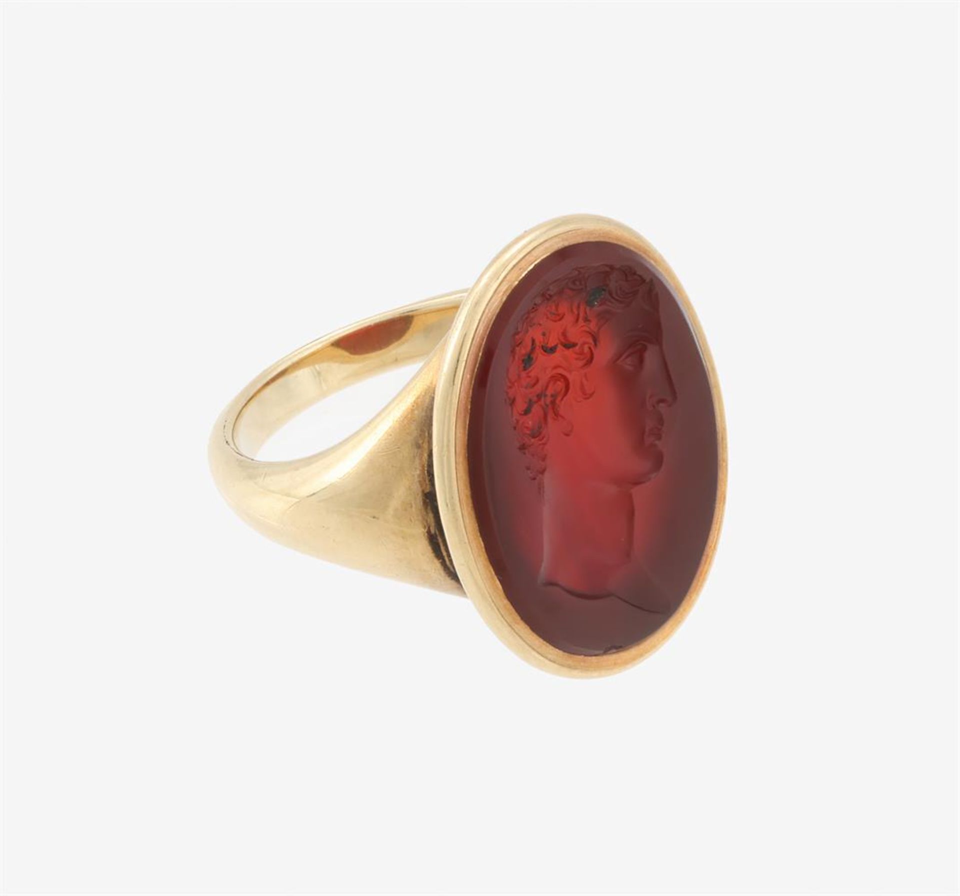 A CORNELIAN INTAGLIO ENGRAVED RING - Image 2 of 2