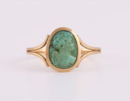 AN EARLY 19TH CENTURY GOLD AND TURQUOISE CAMEO RING, CARVED WITH THE PROFILE OF CUPID, CIRCA 1800