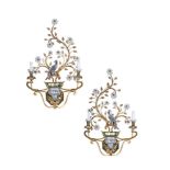 A LARGE PAIR OF GLASS MOUNTED GILT METAL WALL LIGHTS, IN THE MANNER OF MAISON BAGUÈS, MODERN