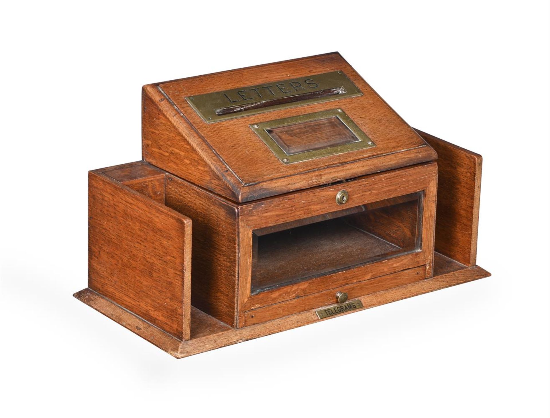 AN EDWARDIAN OAK AND BRASS MOUNTED 'COUNTRY HOUSE' LETTER BOX, CIRCA 1905