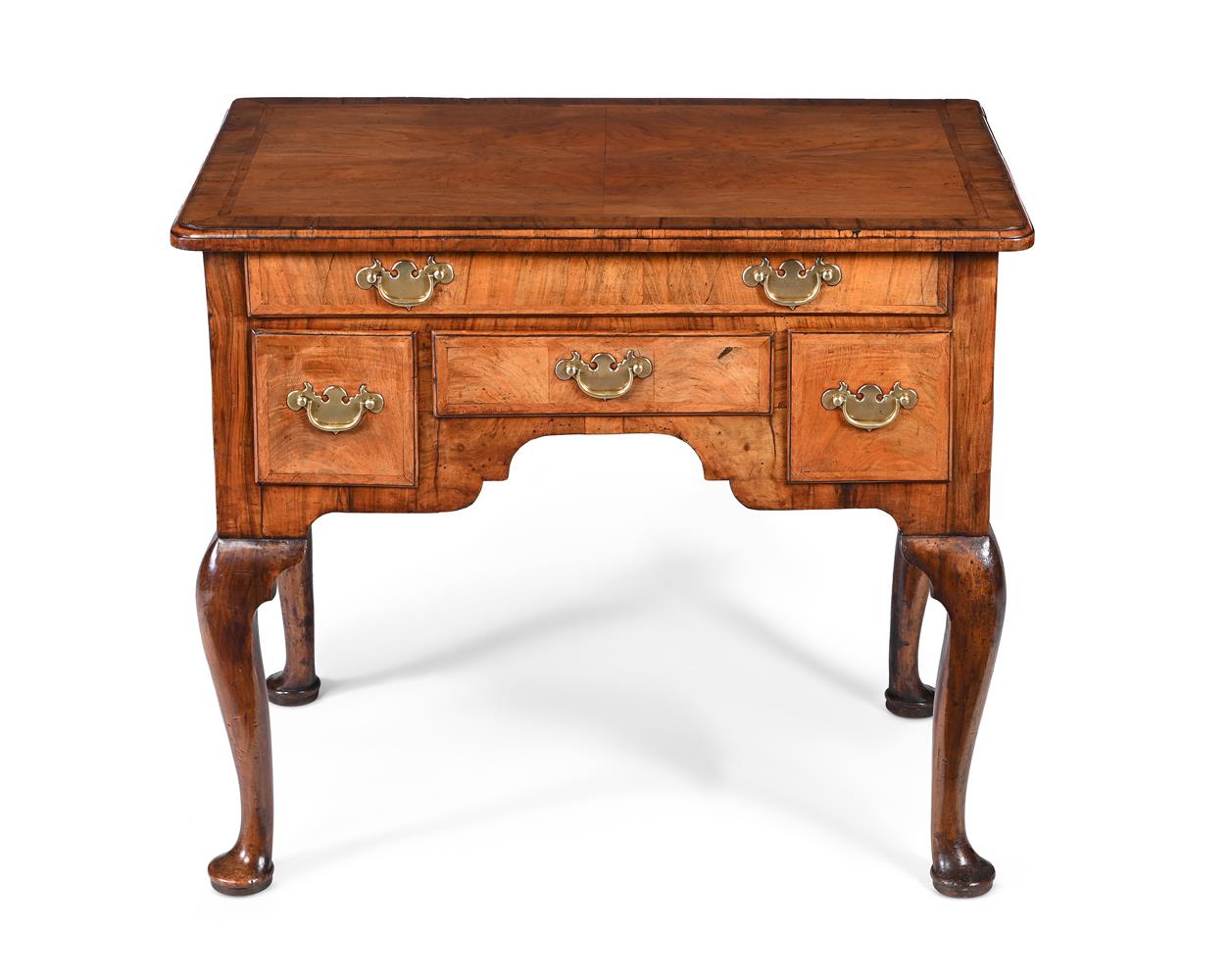 A GEORGE I WALNUT AND FEATHER BANDED SIDE TABLE, CIRCA 1720 - Image 3 of 4