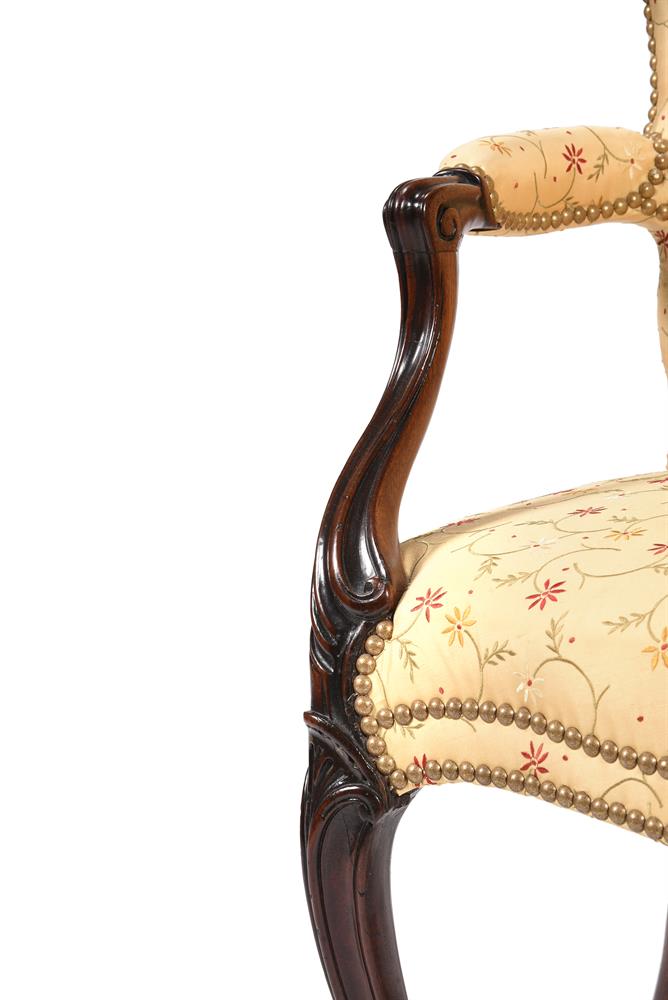 A GEORGE III MAHOGANY OPEN ARMCHAIR, IN THE MANNER OF GEORGE HEPPLEWHITE, CIRCA 1780 - Image 4 of 5