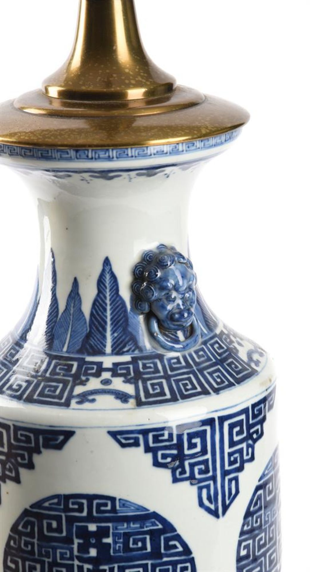 A CHINESE BLUE AND WHITE PORCELAIN AND GILT METAL MOUNTED TABLE LAMP, LATE 19TH OR 20TH CENTURY - Image 3 of 4