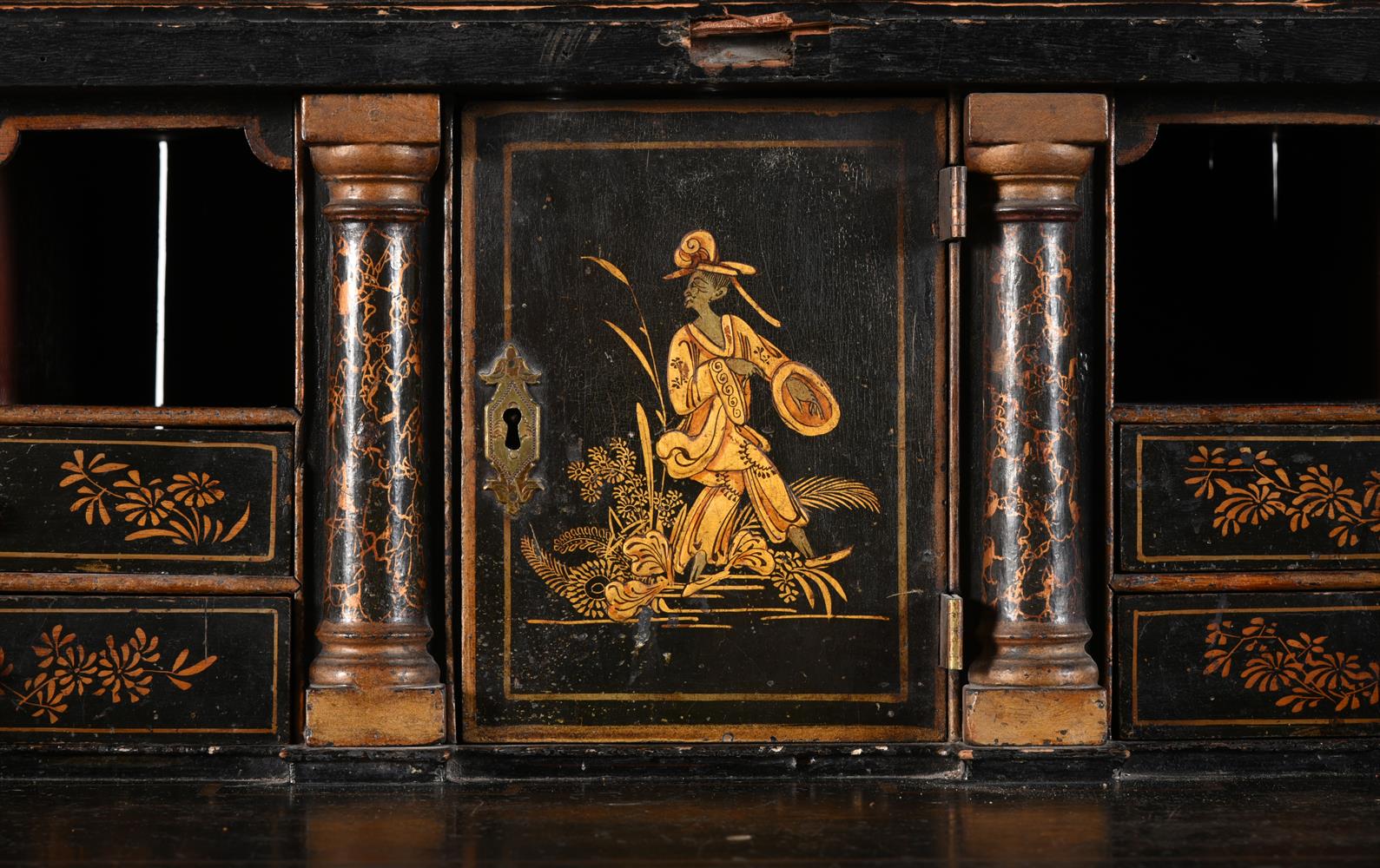 A GEORGE II BLACK LACQUER AND GILT JAPANNED BUREAU CABINET, CIRCA 1740 - Image 5 of 7