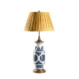 A CHINESE BLUE AND WHITE PORCELAIN AND GILT METAL MOUNTED TABLE LAMP, LATE 19TH OR 20TH CENTURY