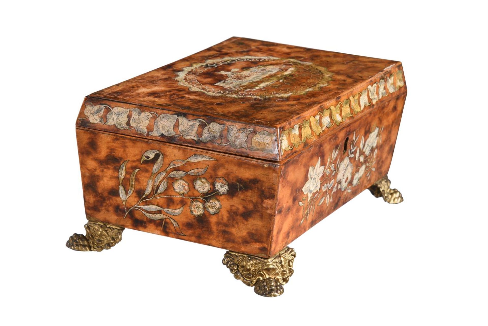 A REGENCY PAINTED FAUX BLONDE TORTOISESHELL WORKBOX, EARLY 19TH CENTURY - Image 3 of 4