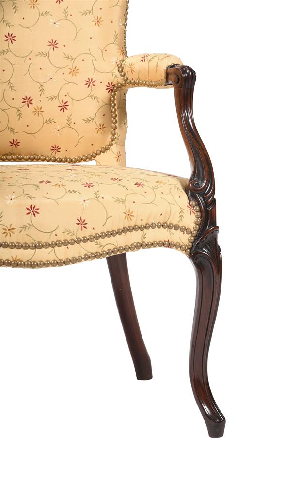 A GEORGE III MAHOGANY OPEN ARMCHAIR, IN THE MANNER OF GEORGE HEPPLEWHITE, CIRCA 1780 - Image 3 of 5