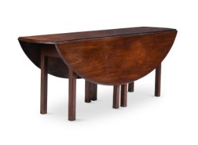 A GEORGE III MAHOGANY HUNT TABLE, CIRCA 1780