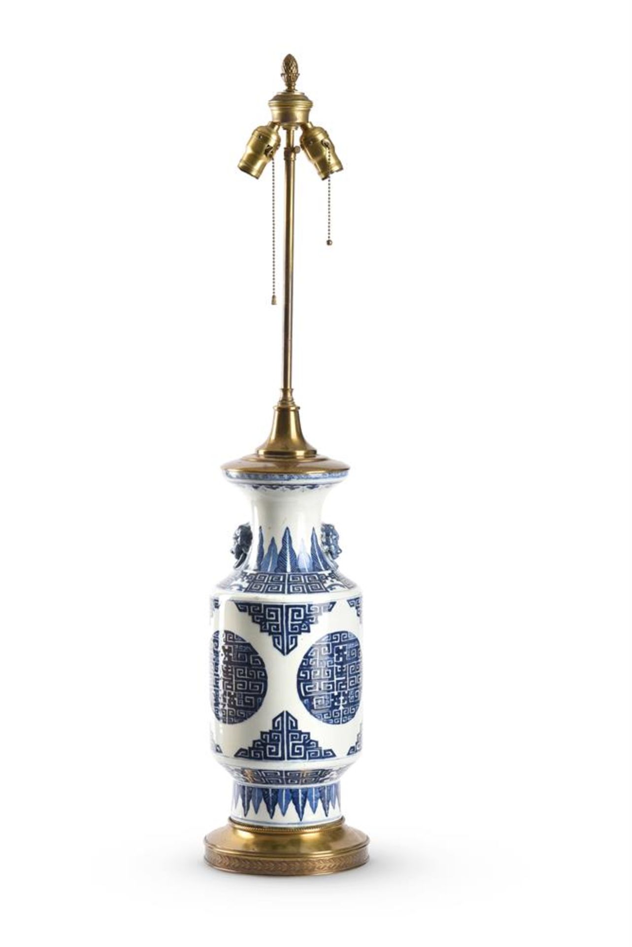 A CHINESE BLUE AND WHITE PORCELAIN AND GILT METAL MOUNTED TABLE LAMP, LATE 19TH OR 20TH CENTURY - Image 2 of 4
