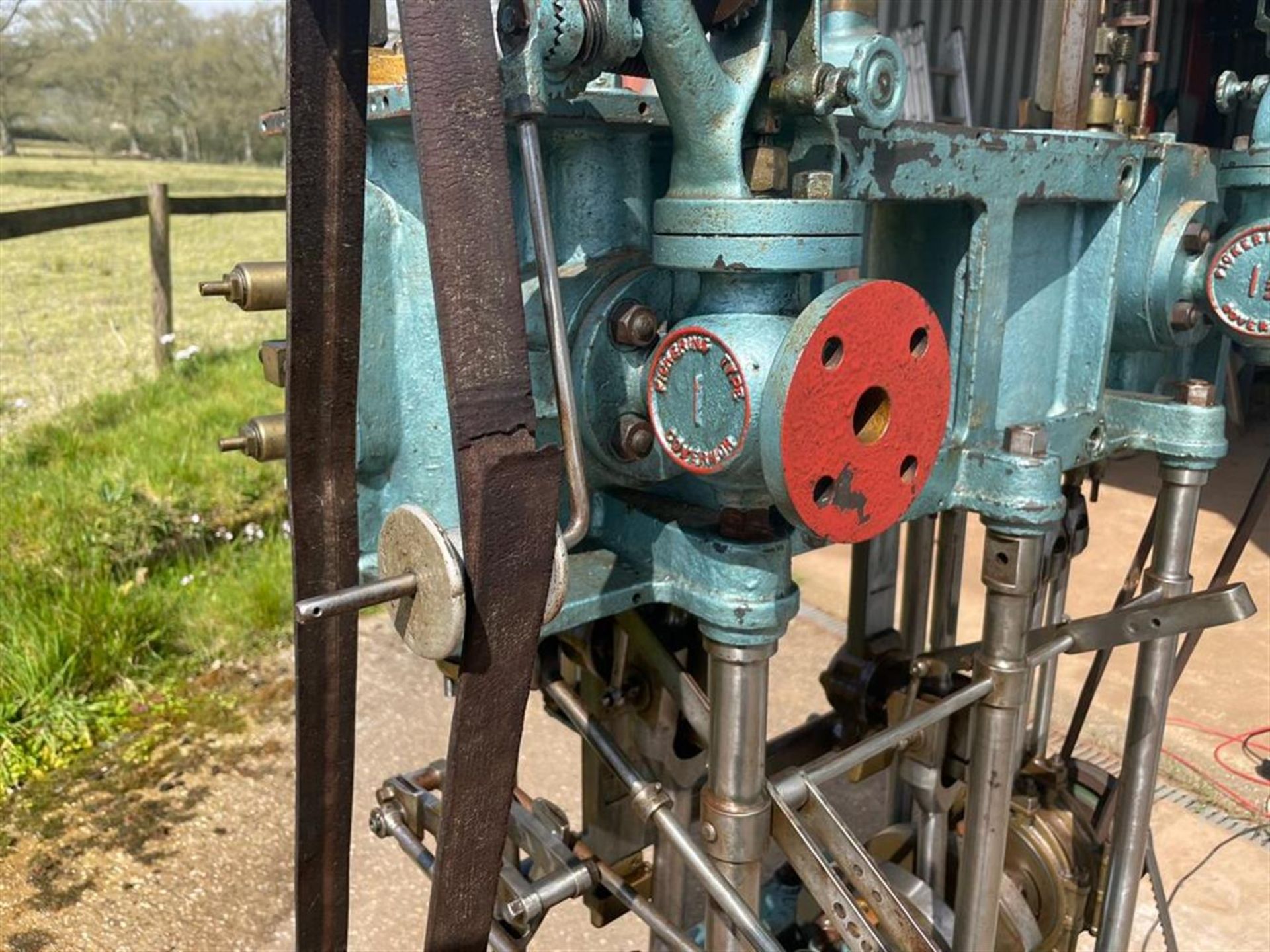 A FULL-SIZE MUSEUM EXHIBIT OF A TWIN CYLINDER LIVE STEAM LATE VICTORIAN LAUNCH ENGINE - Bild 12 aus 16