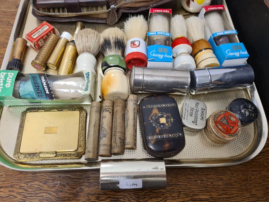 Vintage and bygone vanity goods, perfumes and products - Image 2 of 7