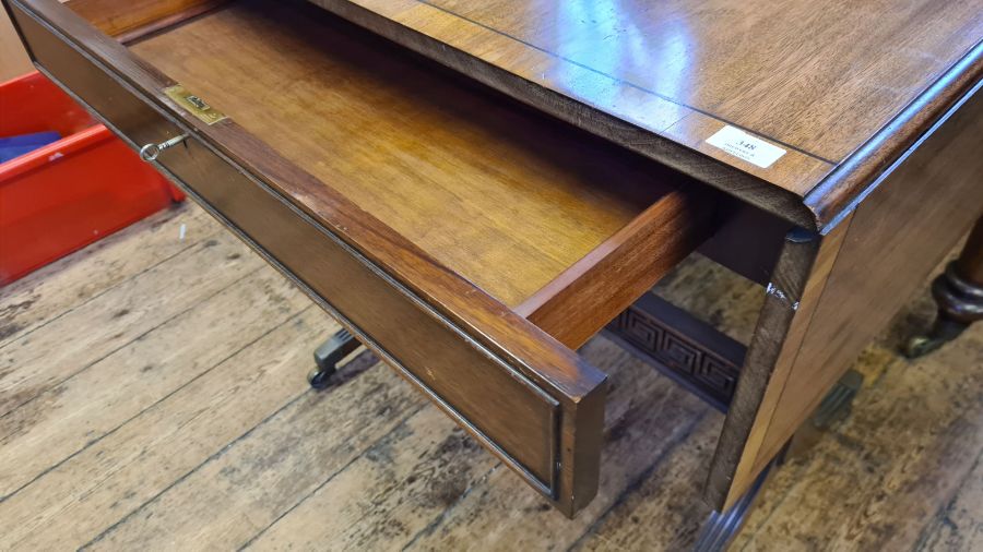 Victorian mahogany sofa table with ebony strung and crossbanded top with reided sabre legs and Greek - Image 4 of 6