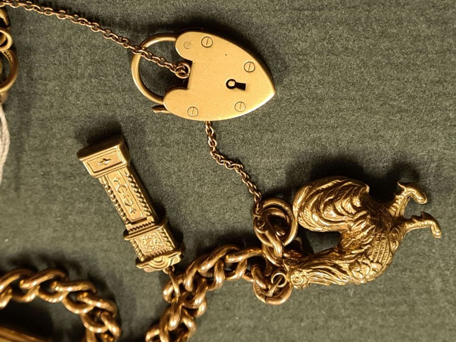 9ct gold charm bracelet - Image 3 of 5