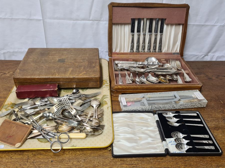 Mixed cased and uncased EPNS cutlery