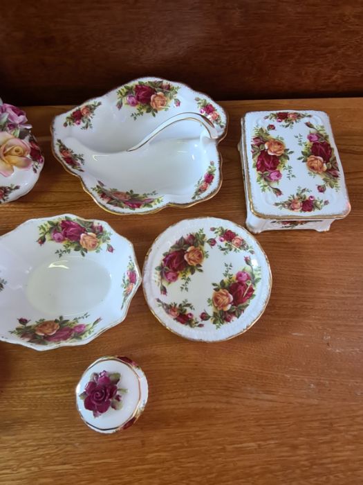 Royal Albert Old Country Roses decorative china - Image 3 of 3