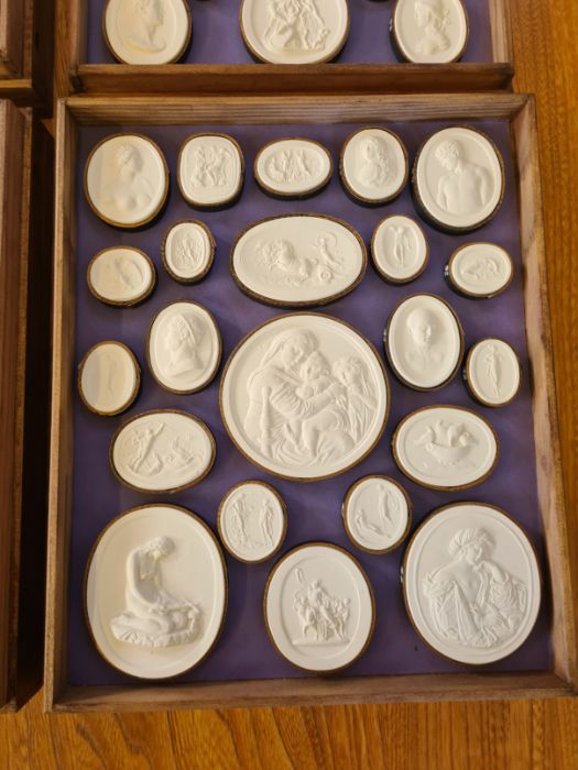 Grand Tour plaster Intaglios - Image 5 of 7