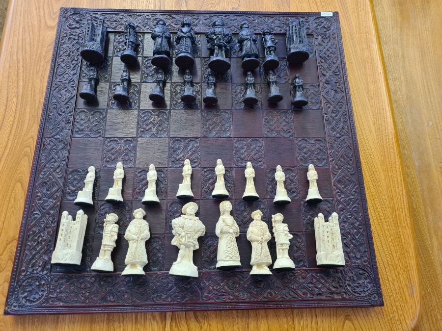 Resin MHC Tower of London chess board and pieces - Image 8 of 8