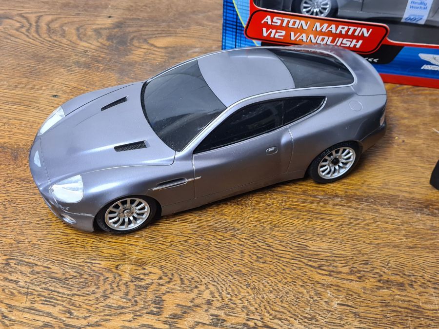 Beanstalk Group James Bond 007 1:8 scale Aston Martin Vanquish die cast car - Image 3 of 4