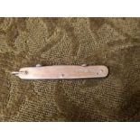 9ct folding knife, 7cm long