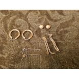 4 pairs of 9ct gold earrings 5.41g