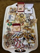 Tray lot of assorted costume jewellery