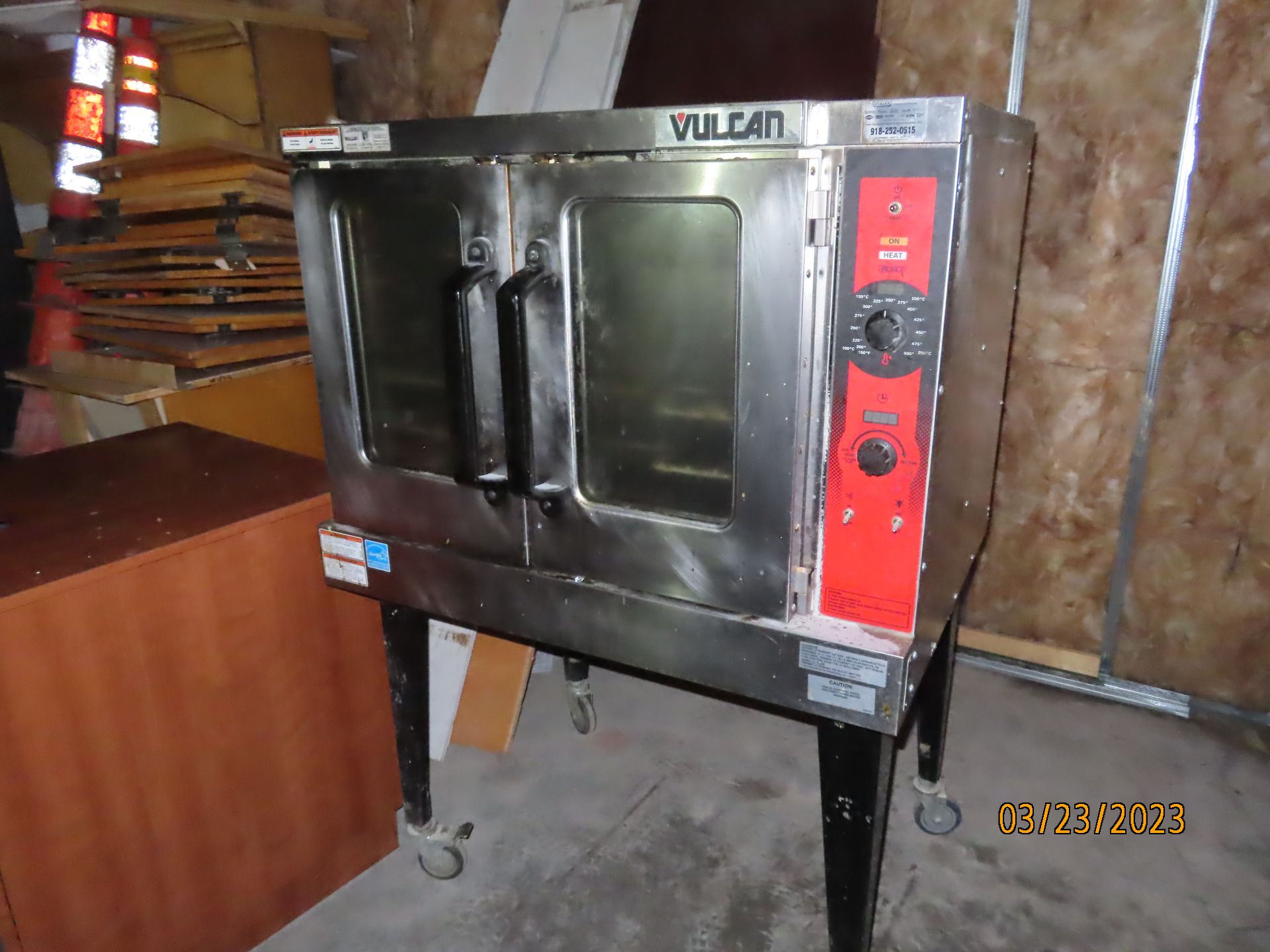 VULCAN VC5GD-11D1 CONVECTION OVEN, S/N 481930994, S.S, 2-DOOR, NAT. GAS, W/ROLLER BASE & RACKS - Image 3 of 4